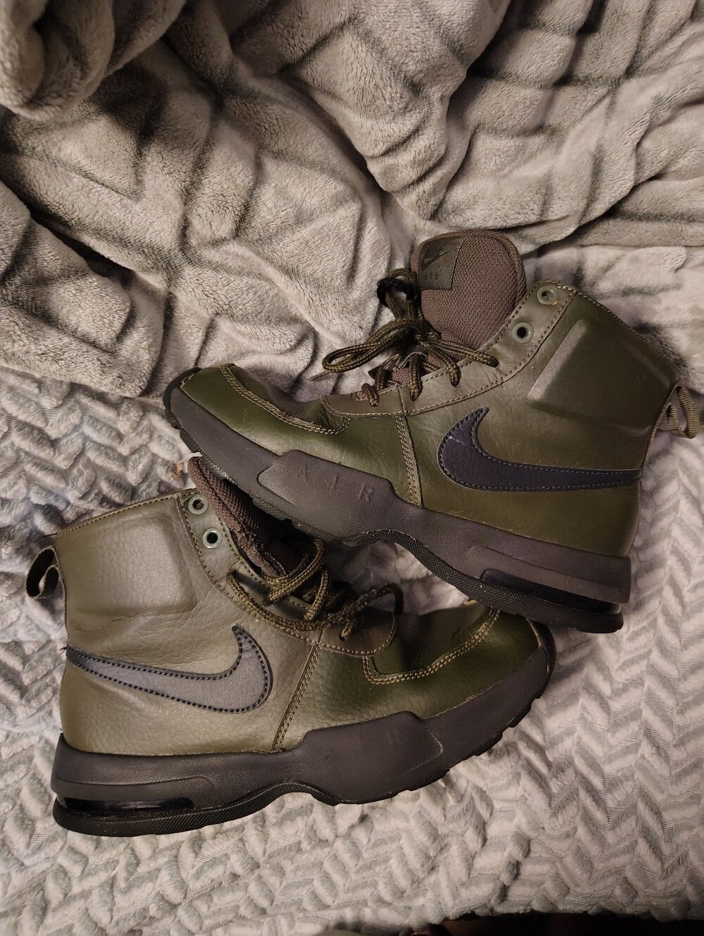 Nike Boy's Youth Size 7Y Green High Tops Sneakers
